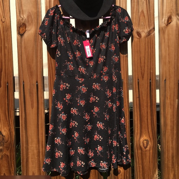 NWT Xhiliration Target Black Floral Dress Size M - Picture 1 of 7